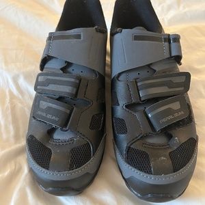 Pearl Izumi Black and Gray Cycling Shoes